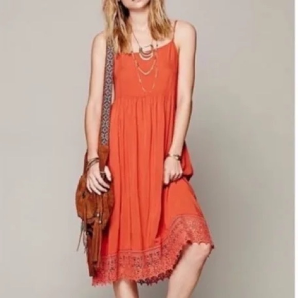 Free People Lace Hem Sleeveless Coral Chemise Shift Midi Dress Size Large EUC - Picture 1 of 6